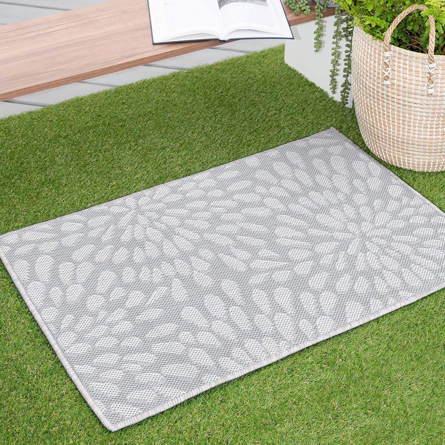 Exo Coastal Floral Indoor/Outdoor Area Rug