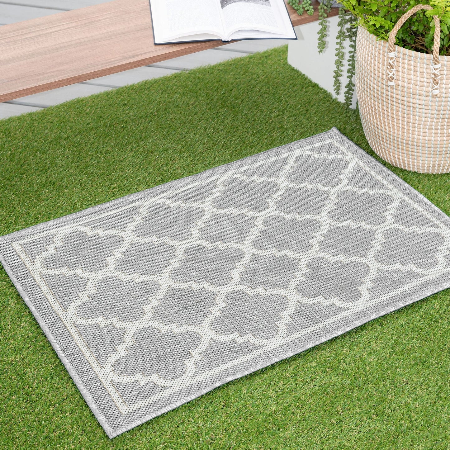 Exo Coastal Geometric Indoor/Outdoor Area Rug