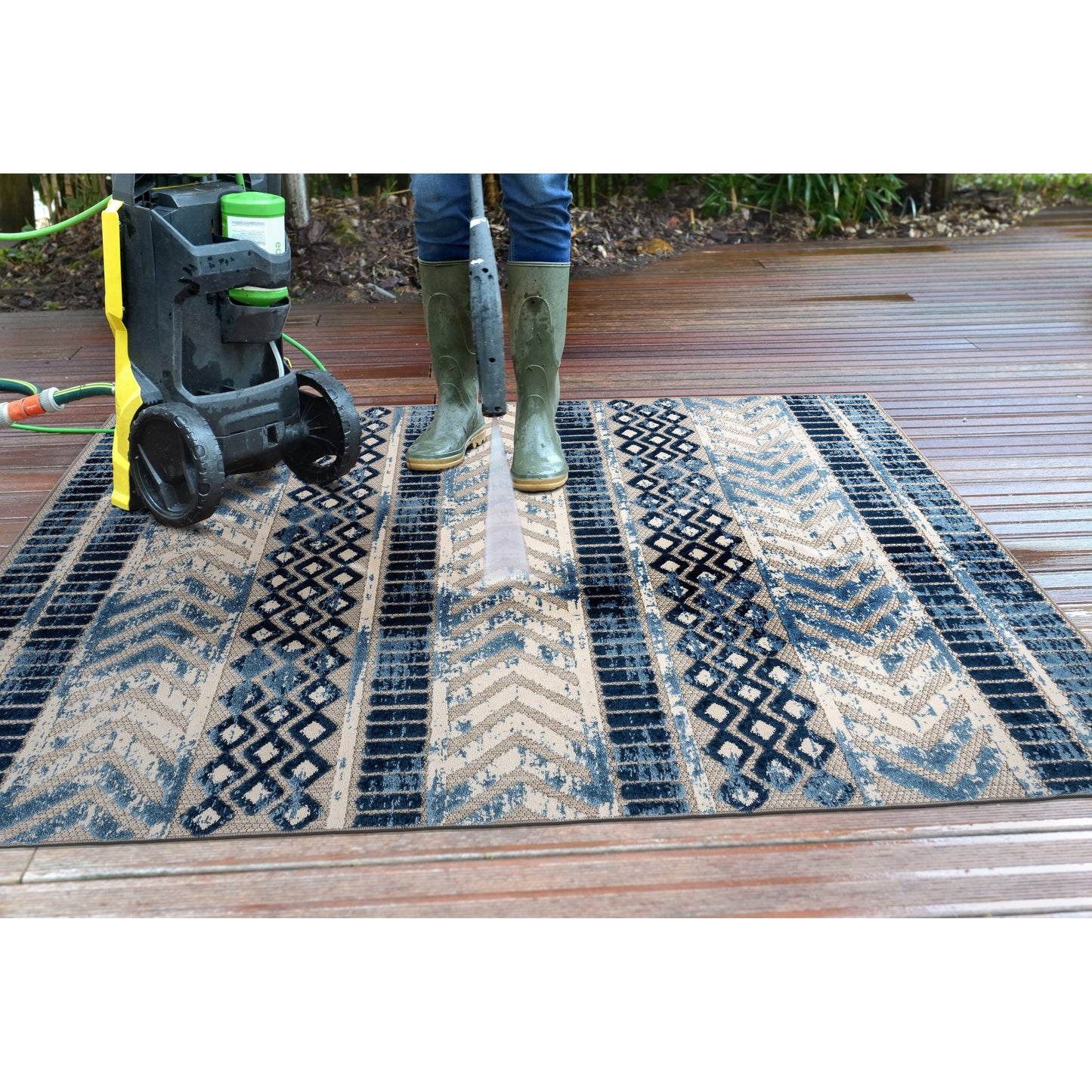 World Rug Gallery Distressed Geometric Indoor/Outdoor Area Rug