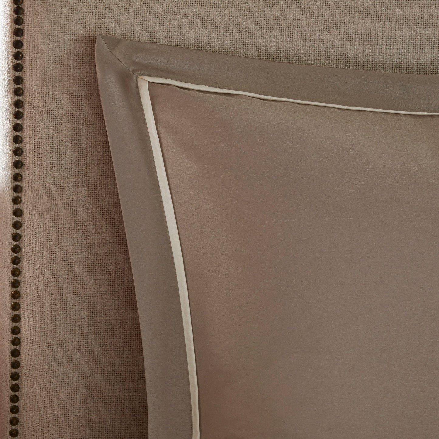 Madison Park Essentials Loretta 24-Piece Room in a Bag with Window Panels and Sheet Set