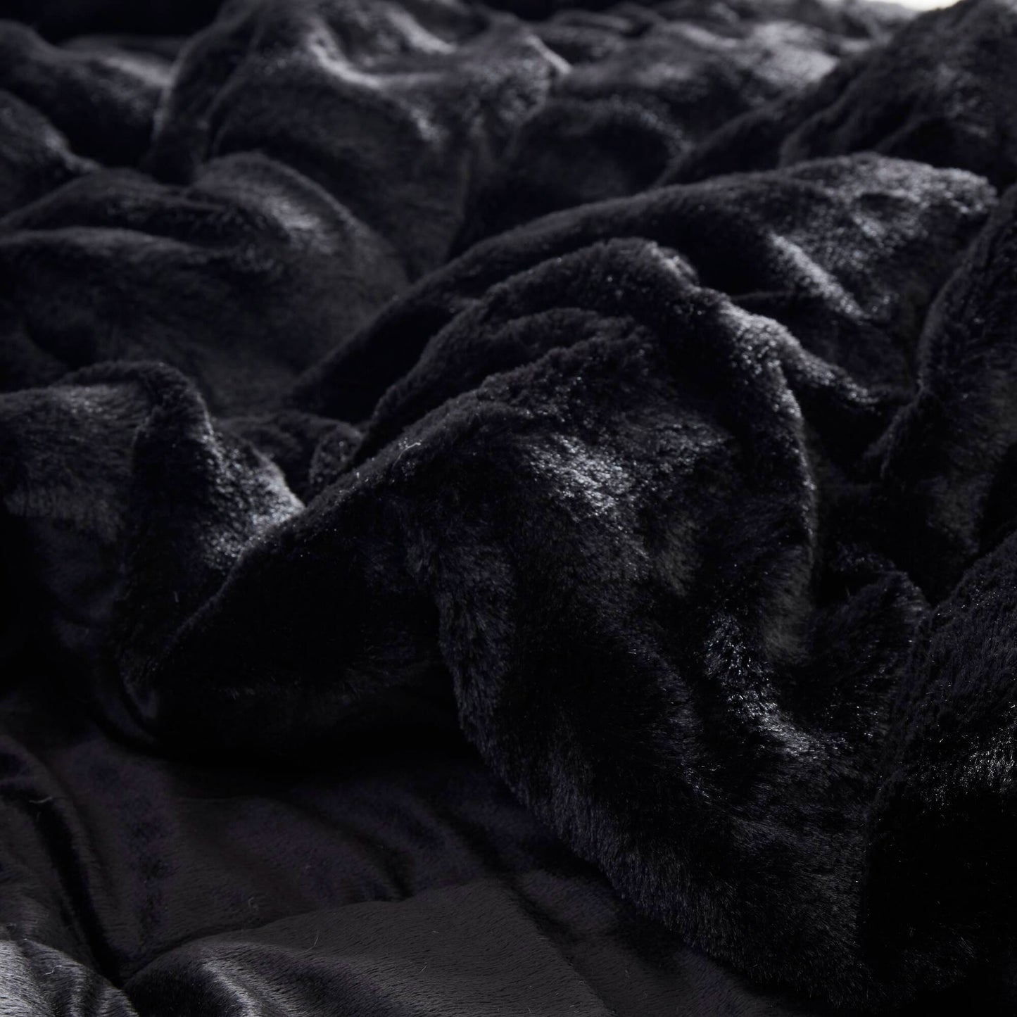 Madison Park Margot Back Print Long Fur Comforter Set