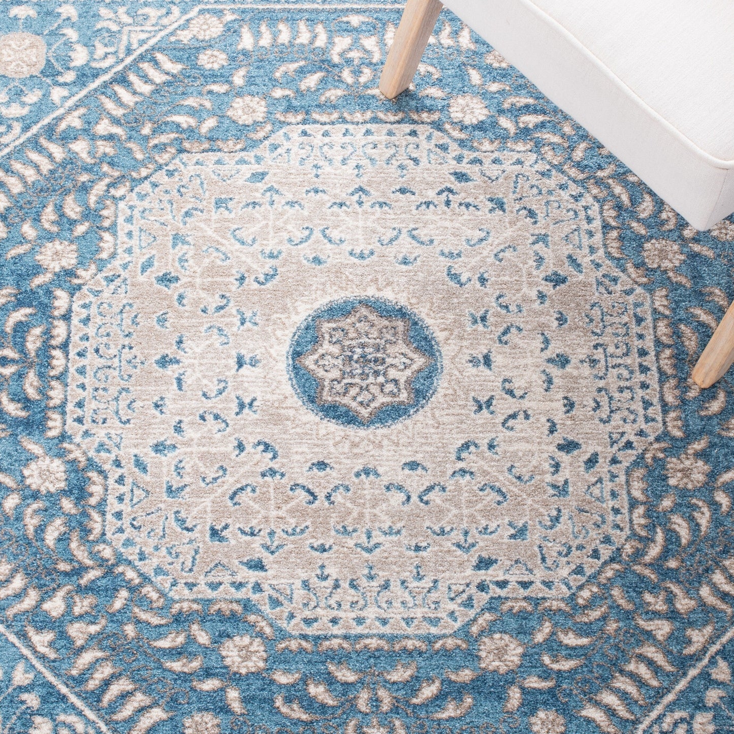 SAFAVIEH Sofia Glenna Vintage Oriental Medallion Rug