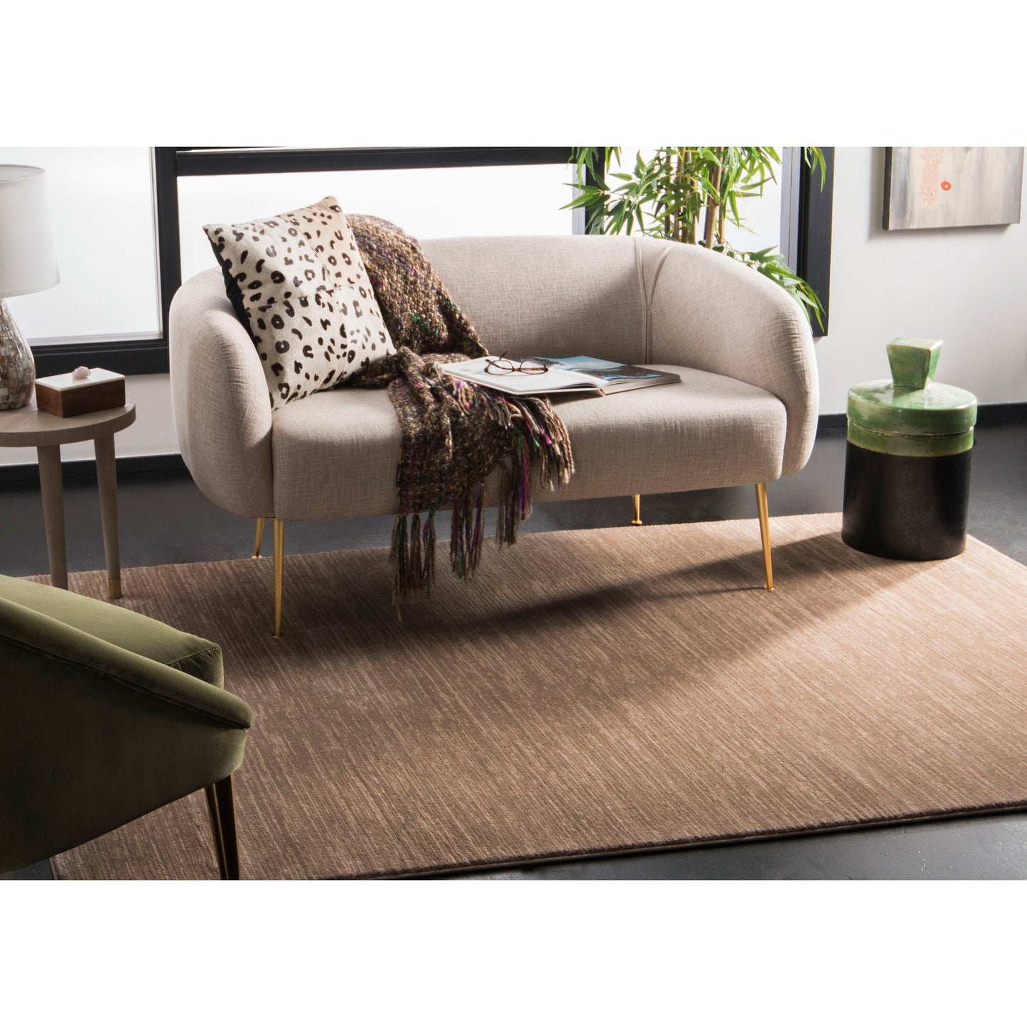 SAFAVIEH Vision Sunanda Modern Ombre Tonal Rug.