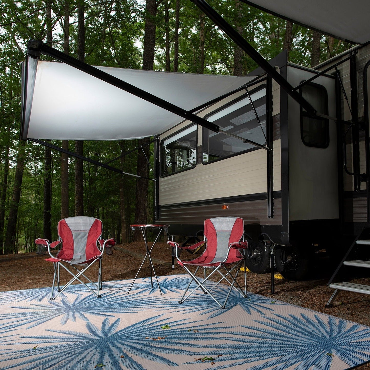 World Rug Gallery Floral Tropical Reversible Recycled Plastic Outdoor Rugs