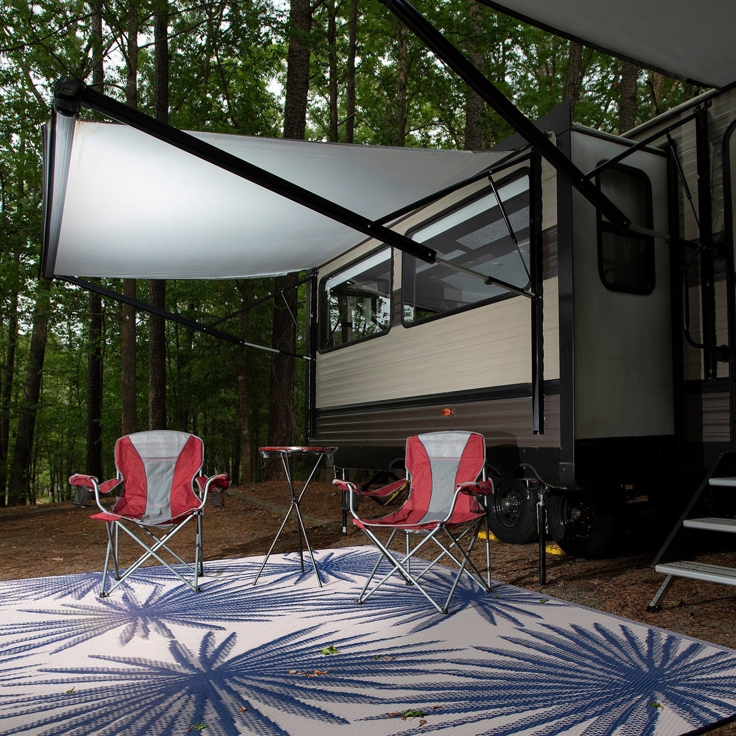 World Rug Gallery Floral Tropical Reversible Recycled Plastic Outdoor Rugs